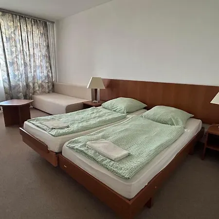 Otel Aranypart Szallo-koezoessegi Szallashely Siofok