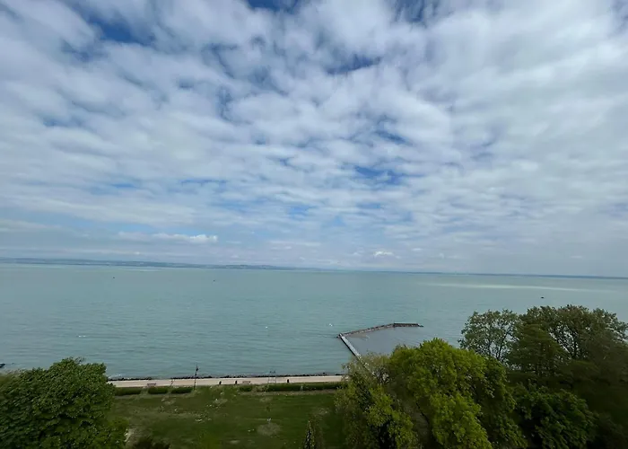 Hotel Aranypart Szallo-koezoessegi Szallashely