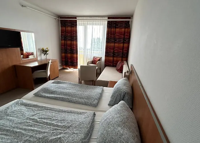 Aranypart Szallo-koezoessegi Szallashely Hotel 3*