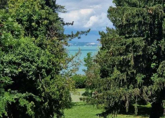 Aranypart Szallo-koezoessegi Szallashely Hotel 3*