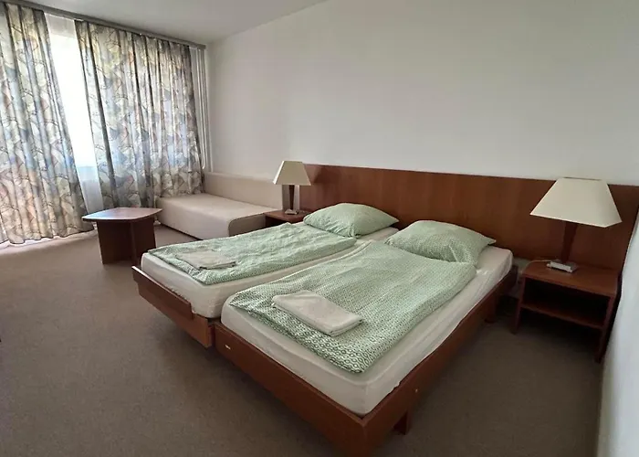 Hotel Aranypart Szallo-koezoessegi Szallashely Siófok