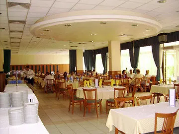 Hotel Aranypart Szallo-koezoessegi Szallashely 3*