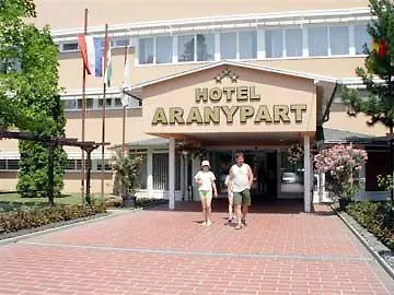 Aranypart Szallo-koezoessegi Szallashely 3*